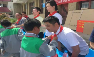 建設(shè)希望小學(xué)，參與青少年公益活動(dòng)