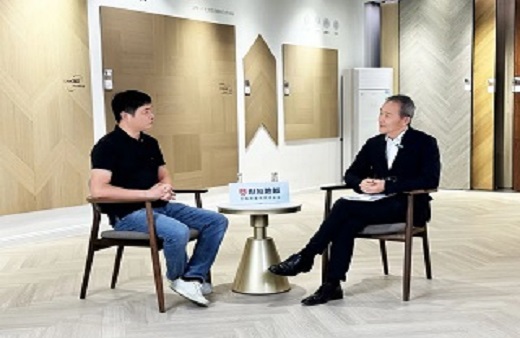 大咖品鑒 行業(yè)堅守|王石再次蒞臨世友地板總部，探尋2024世友新品背后奧秘